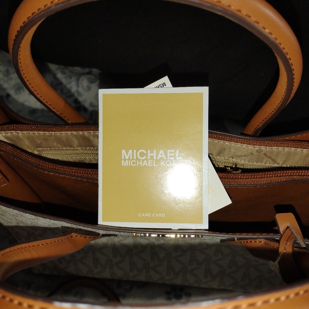 Michael kors purse - Picture 5 of 6
